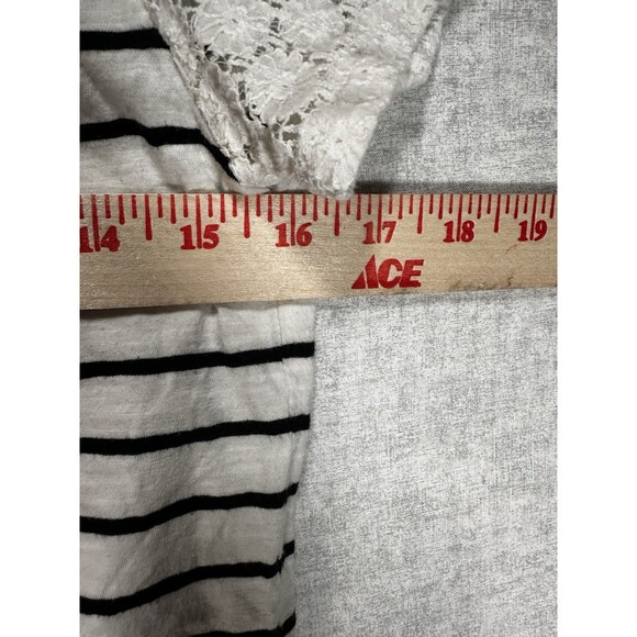 Hinge Women's Small Top Short Sleeve Scoop Neck Lace Sleeves Navy/White Striped - Picture 4 of 6